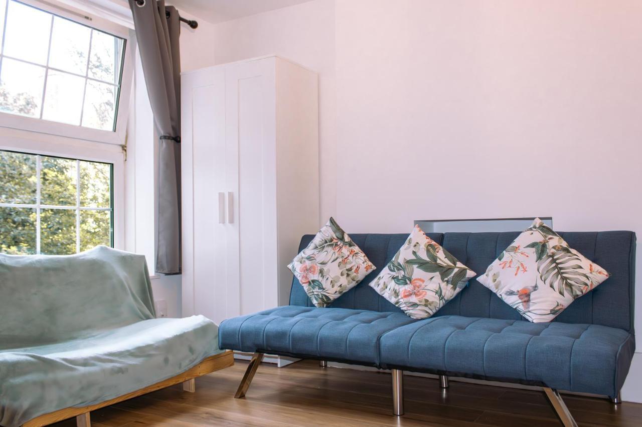 Nice 4 Bedroom Apartment Near City Centre 2-Min Walk To Metro !! Business & Family Friendly!! Londra Exterior foto