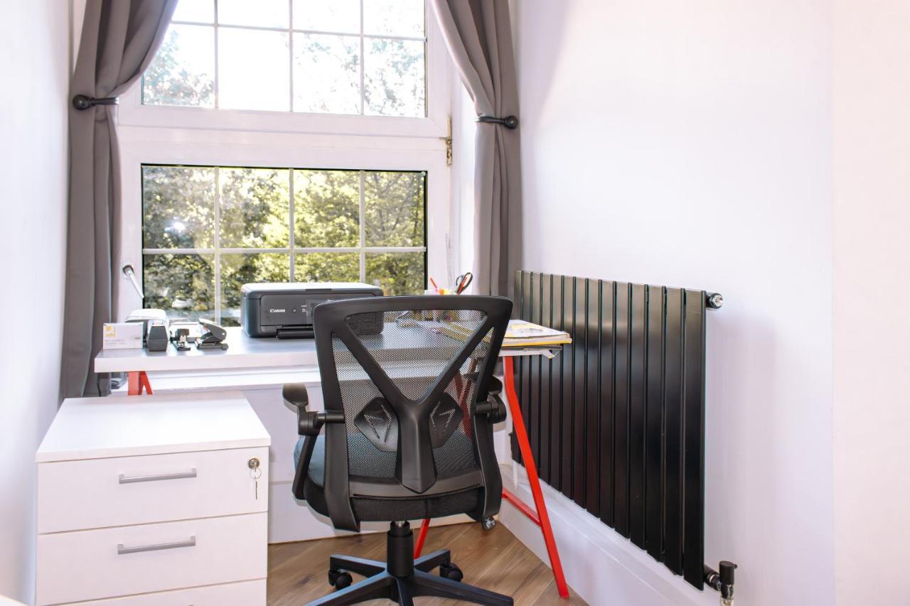 Nice 4 Bedroom Apartment Near City Centre 2-Min Walk To Metro !! Business & Family Friendly!! Londra Exterior foto