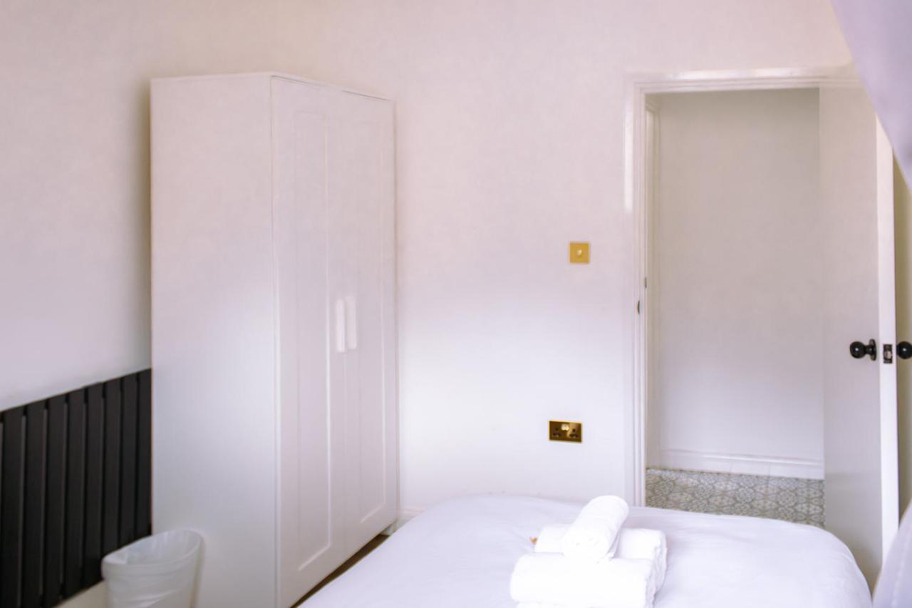 Nice 4 Bedroom Apartment Near City Centre 2-Min Walk To Metro !! Business & Family Friendly!! Londra Exterior foto