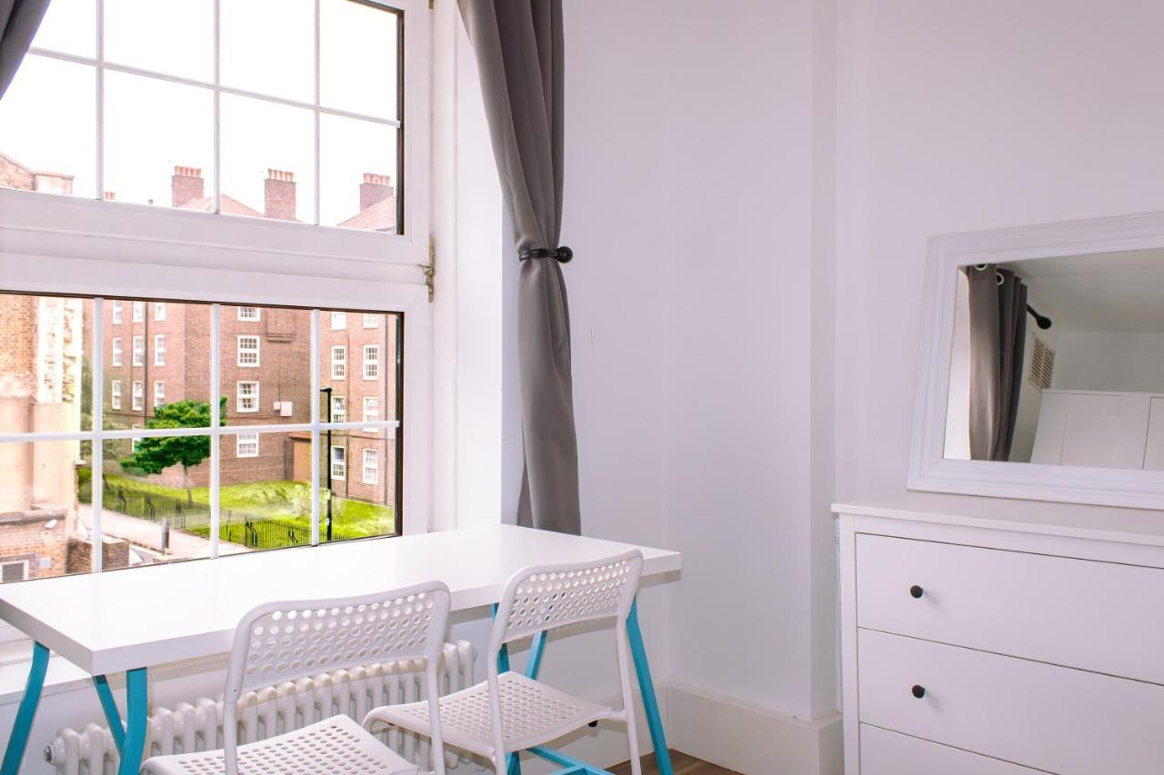 Nice 4 Bedroom Apartment Near City Centre 2-Min Walk To Metro !! Business & Family Friendly!! Londra Exterior foto