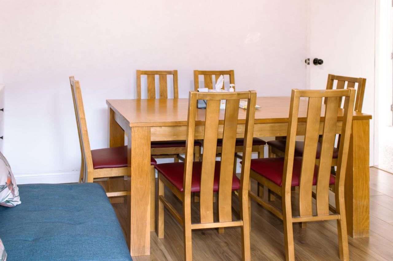 Nice 4 Bedroom Apartment Near City Centre 2-Min Walk To Metro !! Business & Family Friendly!! Londra Exterior foto