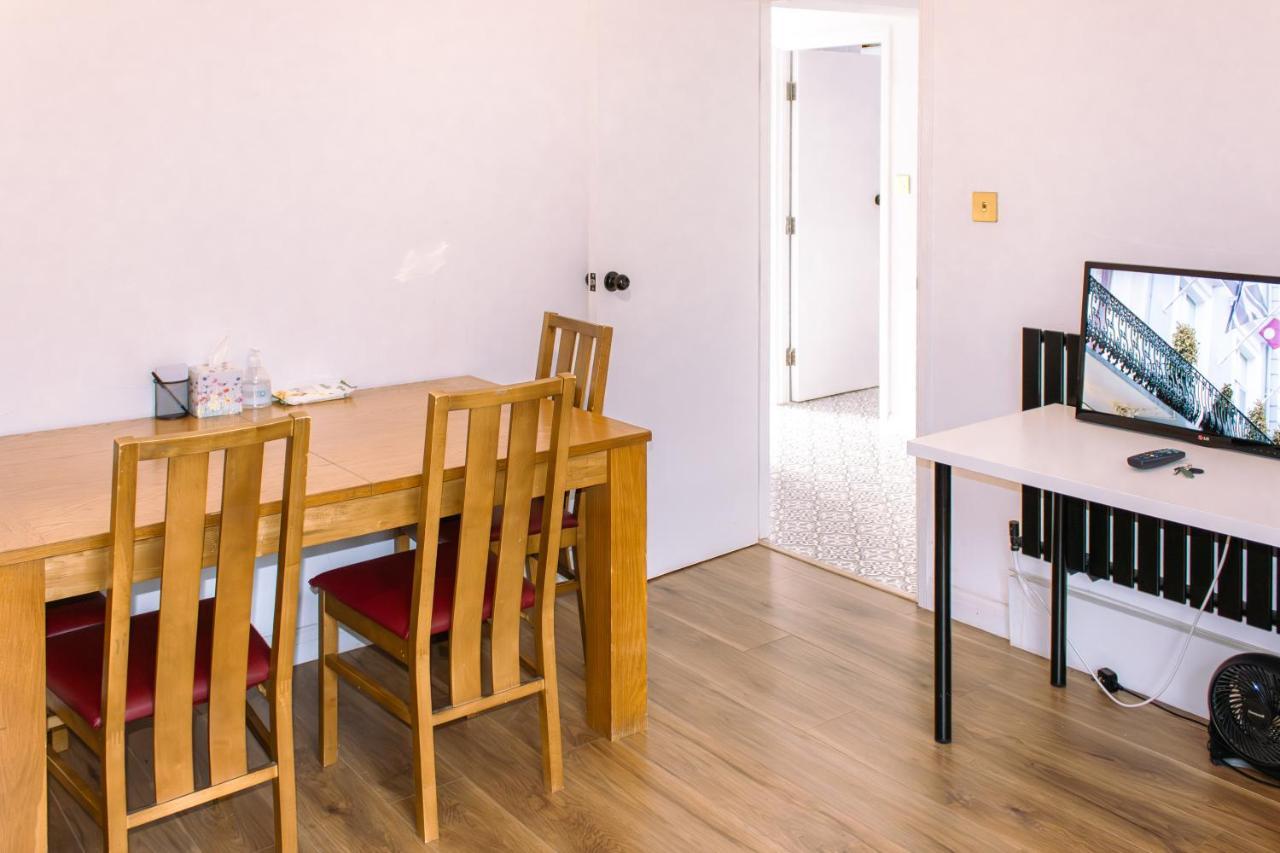 Nice 4 Bedroom Apartment Near City Centre 2-Min Walk To Metro !! Business & Family Friendly!! Londra Exterior foto