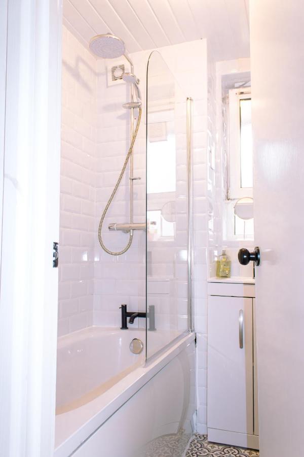 Nice 4 Bedroom Apartment Near City Centre 2-Min Walk To Metro !! Business & Family Friendly!! Londra Exterior foto