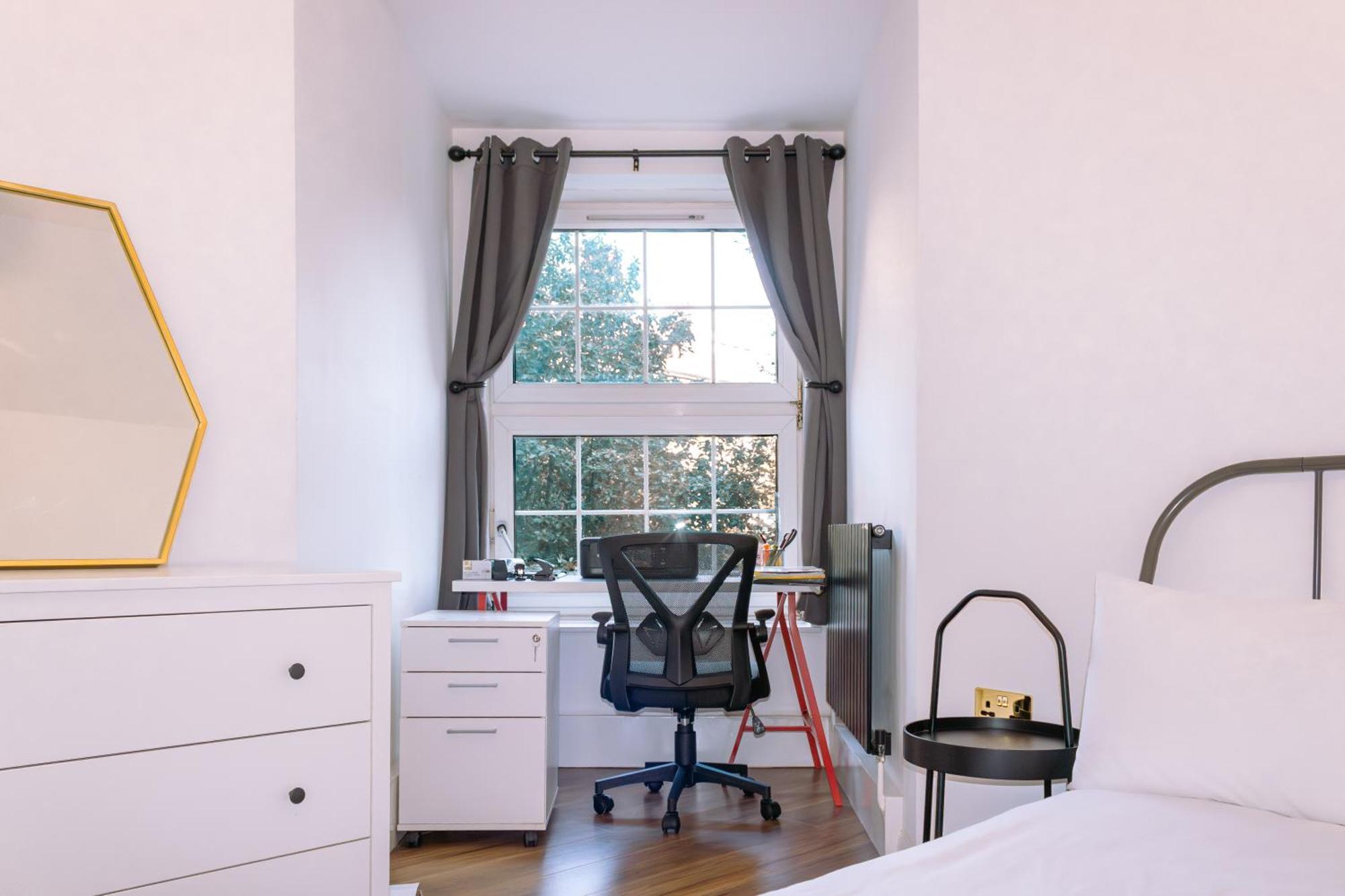 Nice 4 Bedroom Apartment Near City Centre 2-Min Walk To Metro !! Business & Family Friendly!! Londra Exterior foto